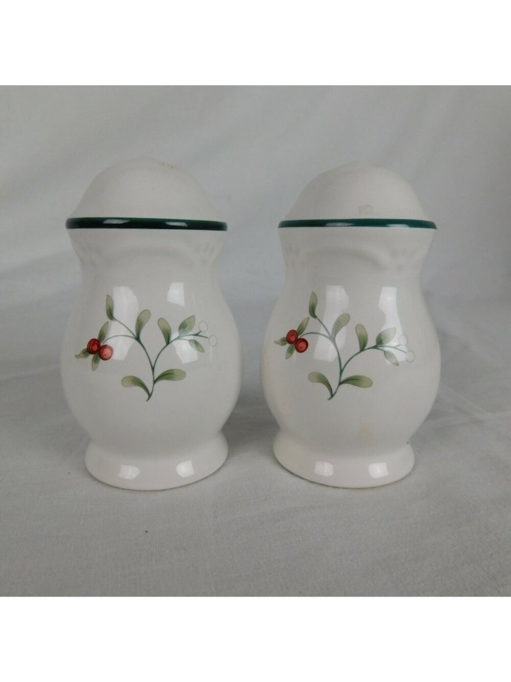 Pfaltzgraff Winterberry Salt and Pepper Shakers Green Trim Holly Berry Christmas